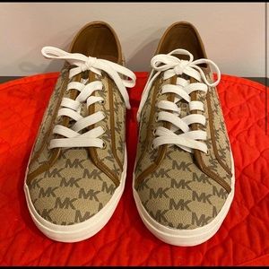 Michale Kors womans 10 shoe